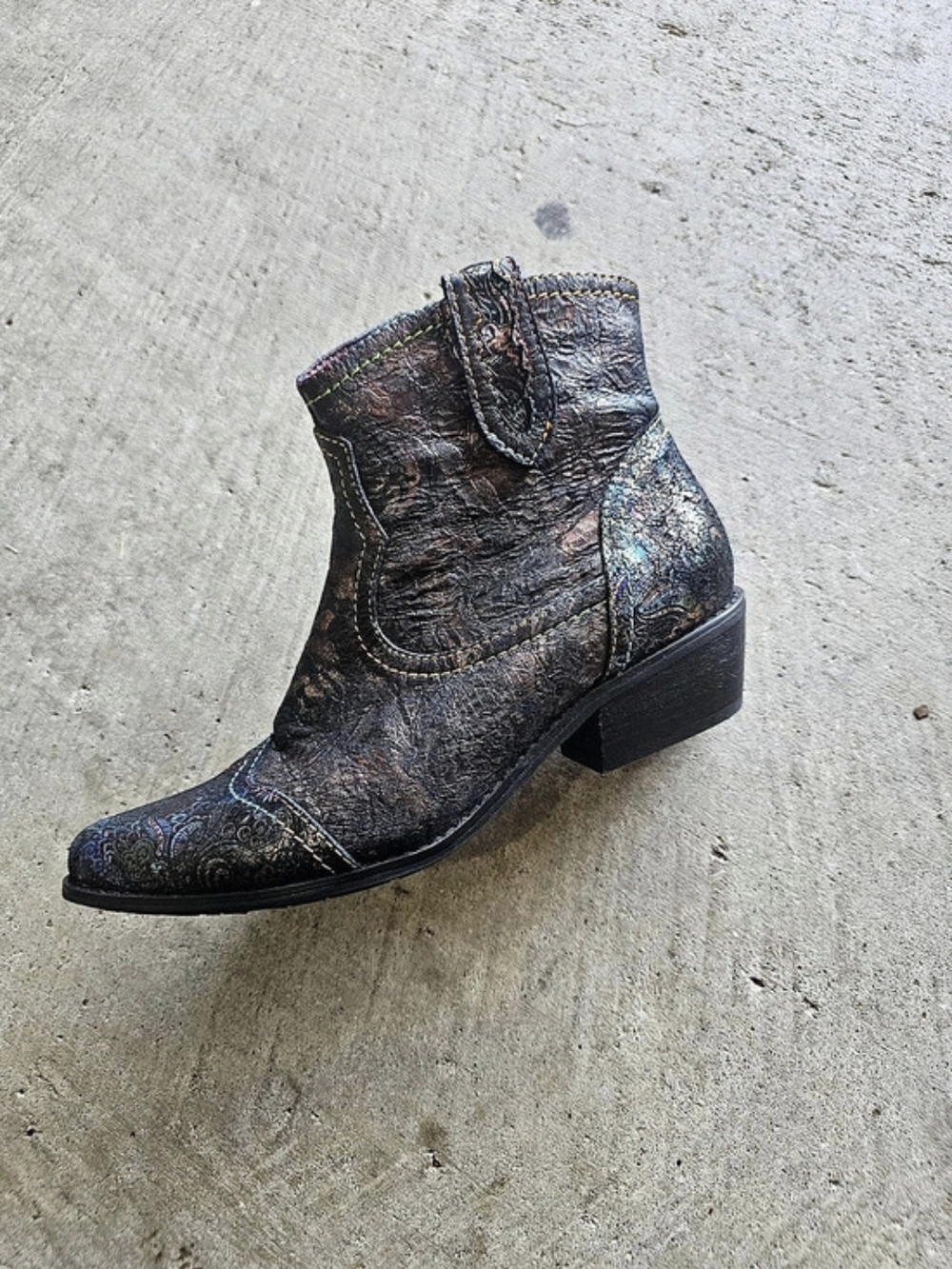 L'Artiste by Spring Step Georgiana Metallic Ankle Boots